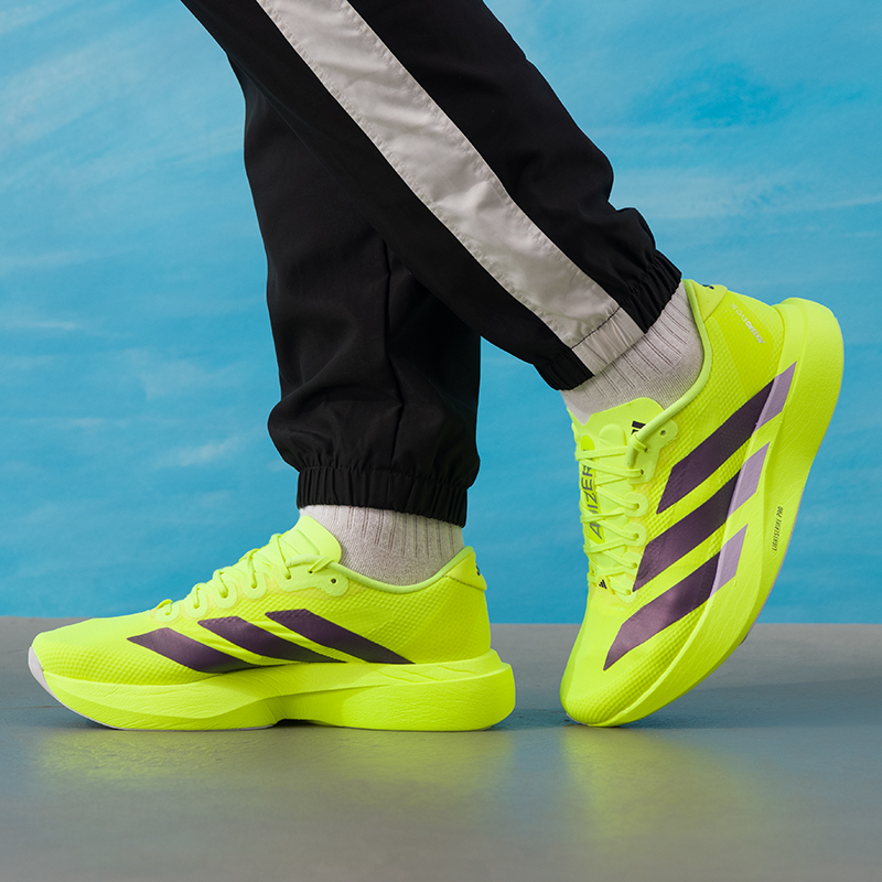 アディダス メンズシューズ オリジナル 軽量 ロードランニン - Lightweight Road Running Shoes のレビューと価格